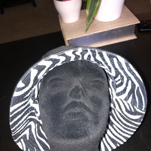 Zebra bucket hat - Picture 3 of 6